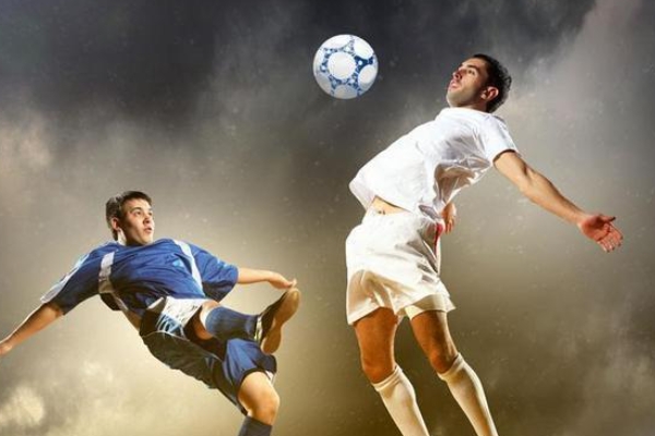 為什么足球球員的薪資都很高？