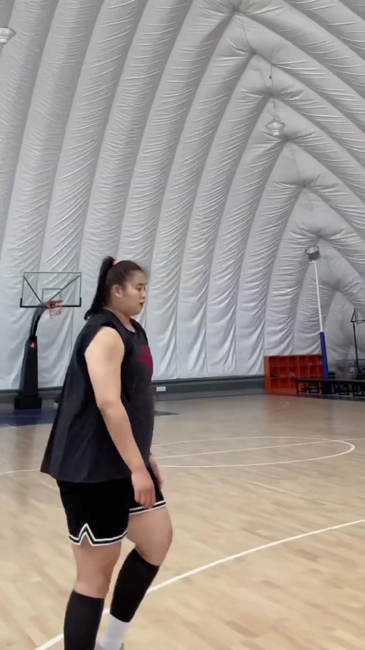 嚯，好魁梧！大寶貝劉禹彤背打你，你能頂住嗎？