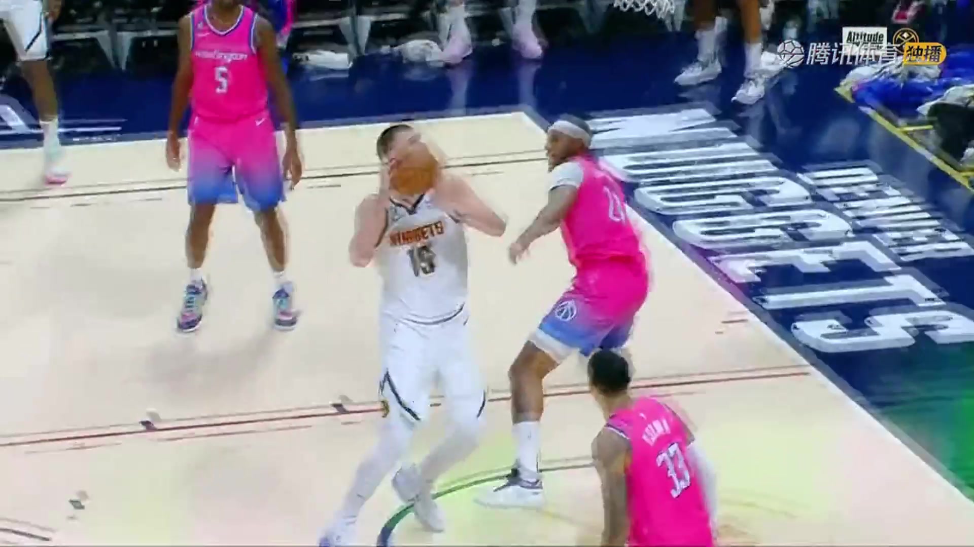 這效率要沖三連MVP？約基奇20中17爆砍43分14板8助5斷皆全隊(duì)最高（約基奇砍32分20籃板10助攻）