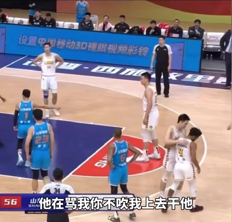 被庫(kù)克罵毛了？高詩(shī)巖對(duì)裁判說(shuō)：他再罵我你不吹，我就上去干他?。ǜ咴?shī)巖對(duì)新疆）