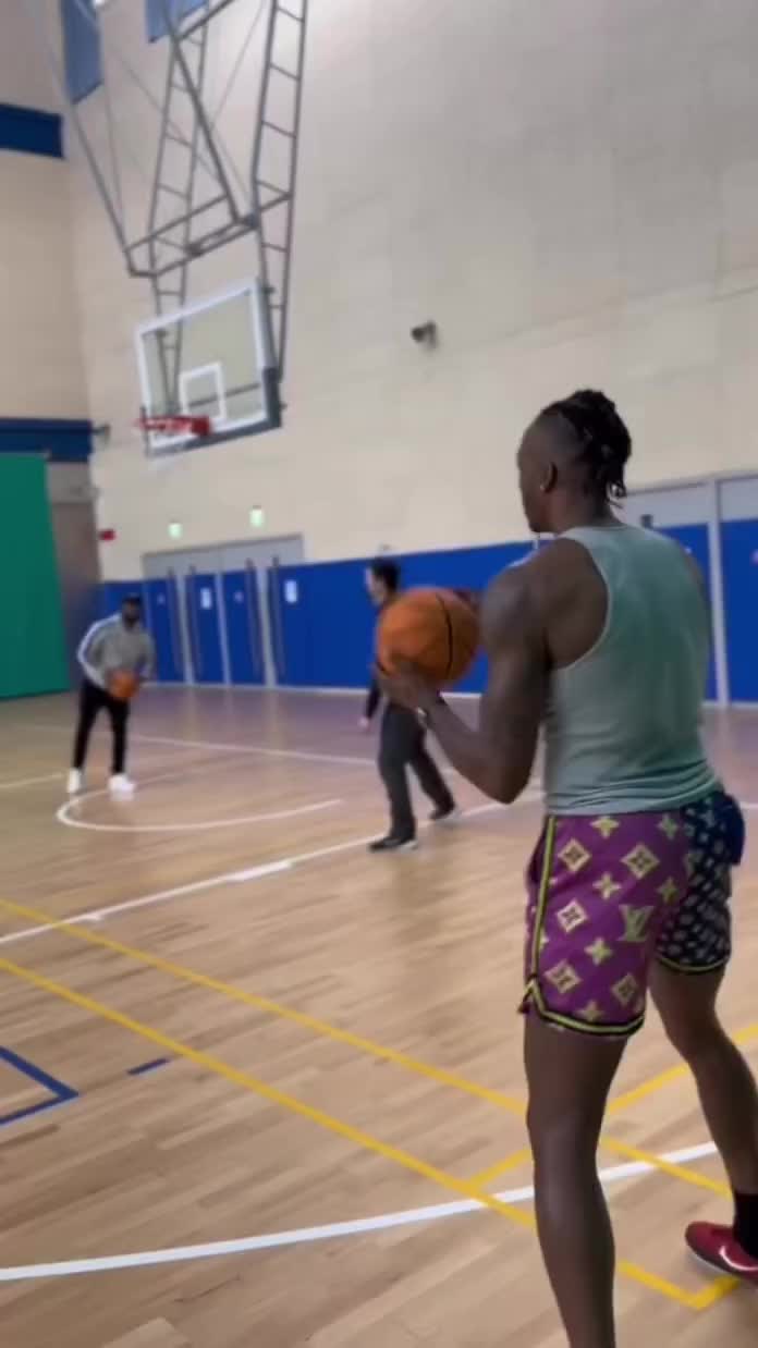 明天要復(fù)出！霍華德ins曬訓(xùn)練視頻：超人就要回歸賽場(chǎng)！（霍華德的ins賬號(hào)）